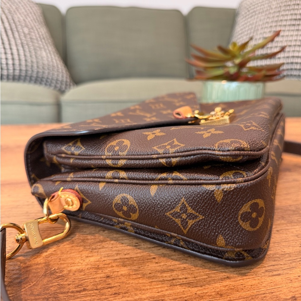 Louis Vuitton Brown Monogram Handbag - Picture 5 of 10